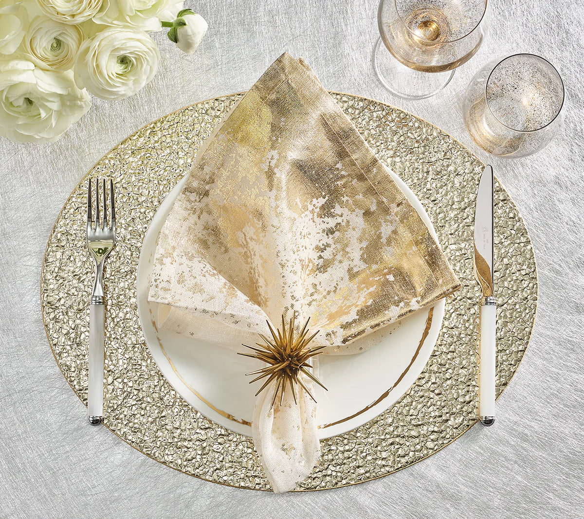 Metafoil Napkin in White & Gold
