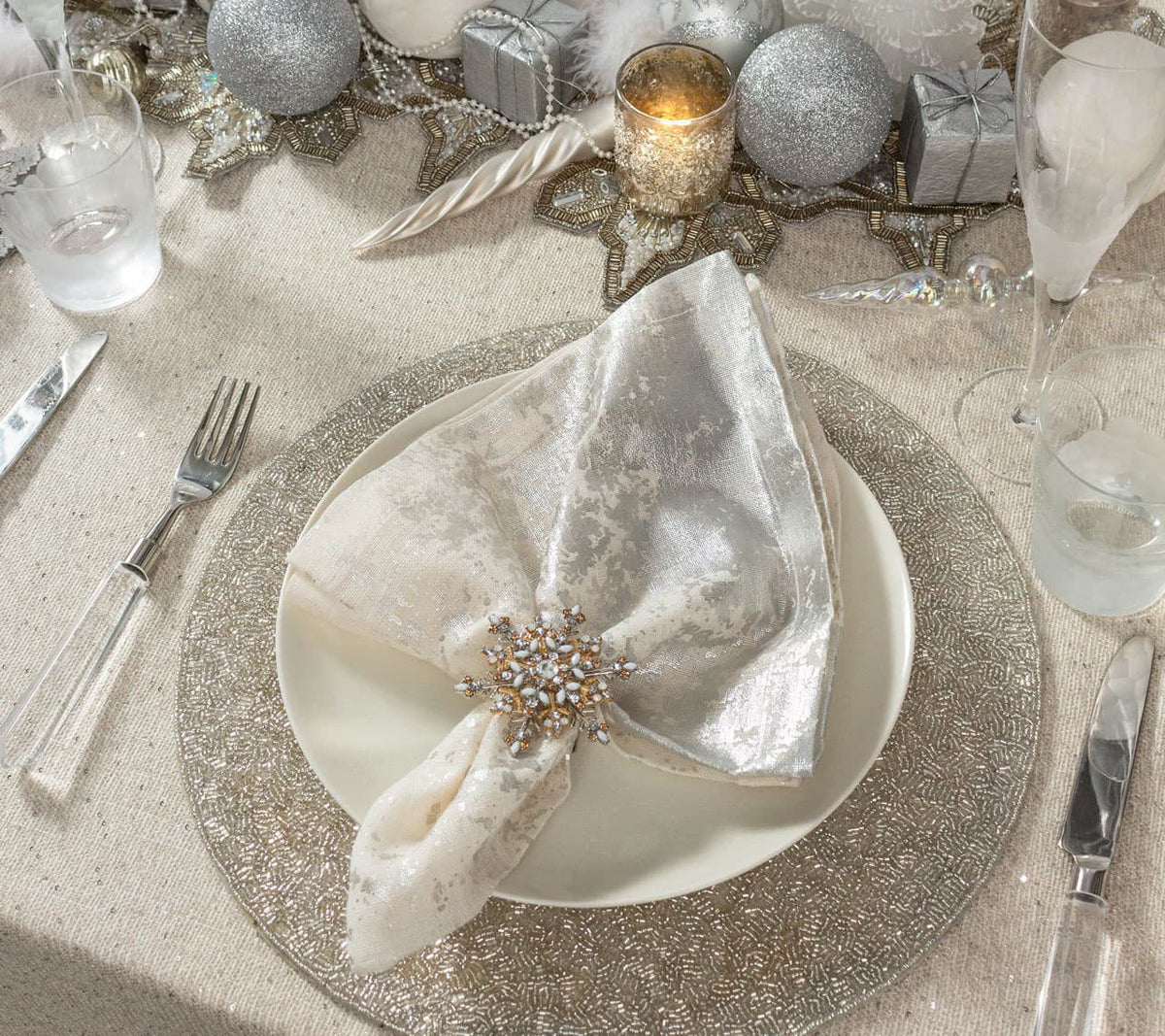 Metafoil Napkin in White & Silver